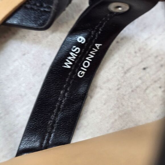 DV by Dolce Vita Women's Black and Tan Cut-Out Sandals - Picture 5 of 6